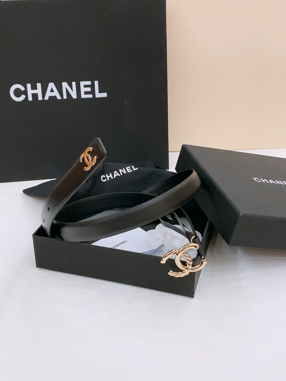 DOUBLE C BELT 20MM IN BLACK CALFSKIN WITH GOLD-TONE CHAIN INTERWOVEN BUCKLE