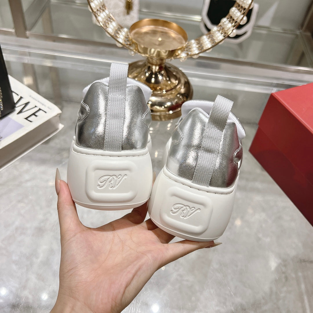 PUFFY LEATHER LOW TOP SNEAKERS IN SILVER PATENT LAMBSKIN