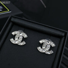 STUD EARRINGS IN SILVER METAL PEARLY WHITE AND CRYSTAL