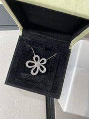 LACE FLOWER SILVER PENDANT DIAMOND NECKLACE