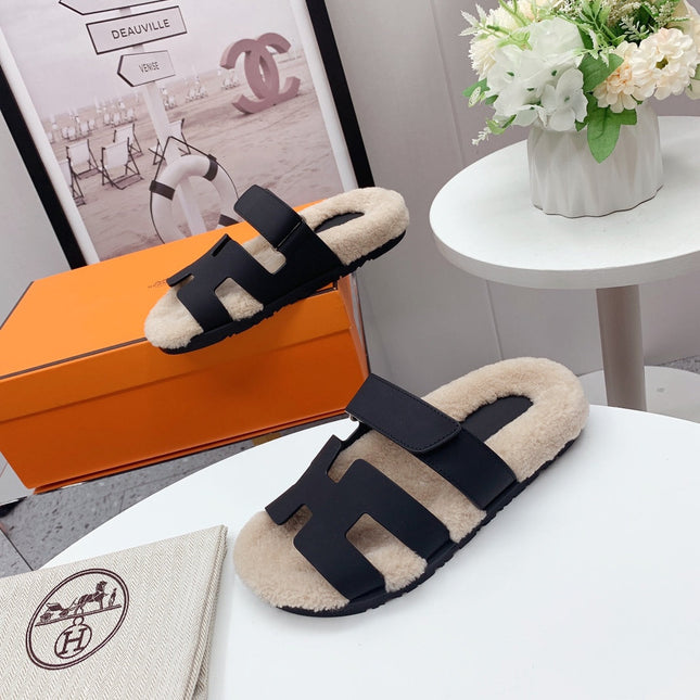 Chypre Sandal Beige shearling insole Black goatskin lining